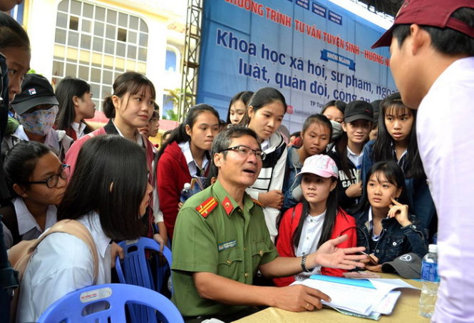 tu van tuyen sinh thi sinh hoi hoc truong nao lam thu tuong