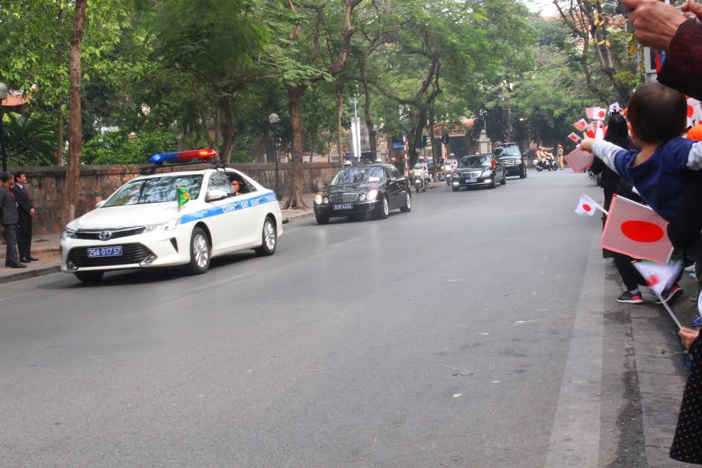 cuoc gap gian di xuc dong cua nhat hoang voi cuu du hoc sinh viet nam