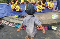 lam gi de khong lo thon thot khi con di da ngoai
