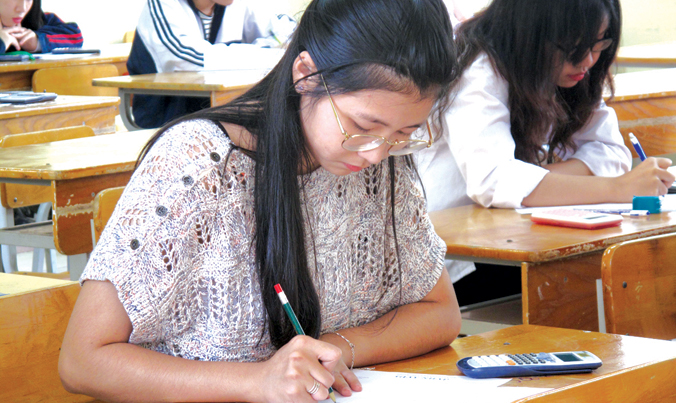 khao sat hoc sinh lop 12 cua ha noi rat it hoc sinh lam het de toan