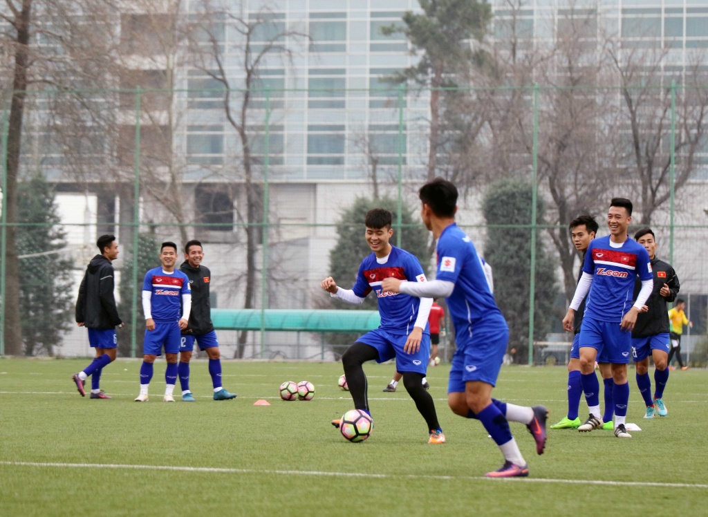 buoi tap ron ra tieng cuoi cua doi tuyen viet nam