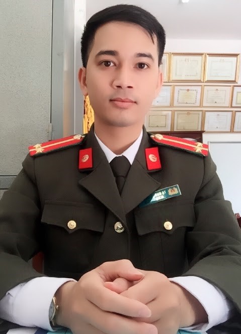 trung uy cong an mo lop luyen thi mien phi cho hoc sinh ngheo