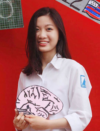 nu sinh viet dat diem tuyet doi ky thi chuan hoa sat