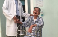 Ngoạn mục ca thay khớp háng lần 2 cho cụ ông gần 100 tuổi