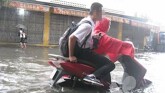 Giới trẻ thụ động vì phụ huynh cứ làm hộ những điều ngớ ngẩn?