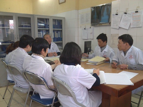 chuyen ve nhung nguoi nhiem hiv di den cua bi diem vuong tra ve