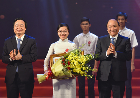 thu tuong to quoc can nhung tam huy chuong va hon the