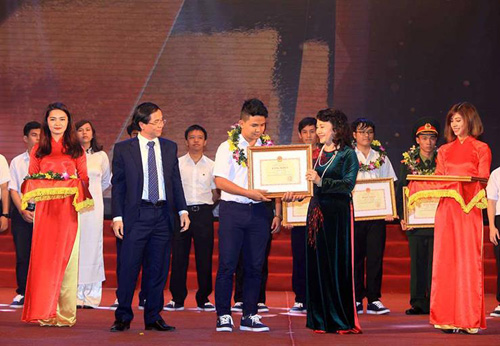lan dau tien cac doan du ky thi olympic cua vn deu co huy chuong vang