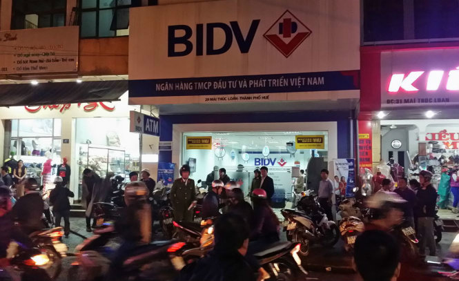 ngan hang bidv o hue bi cuop nghi co no sung