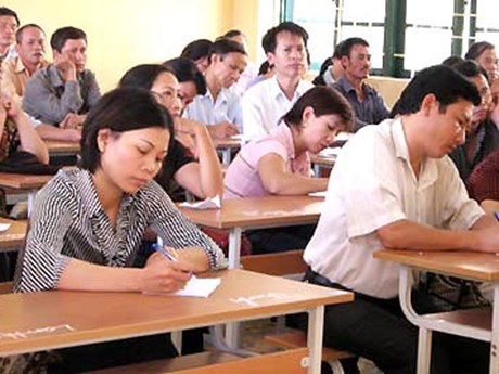 hop phu huynh kin giao vien dau dau vi mat qua nhieu thoi gian