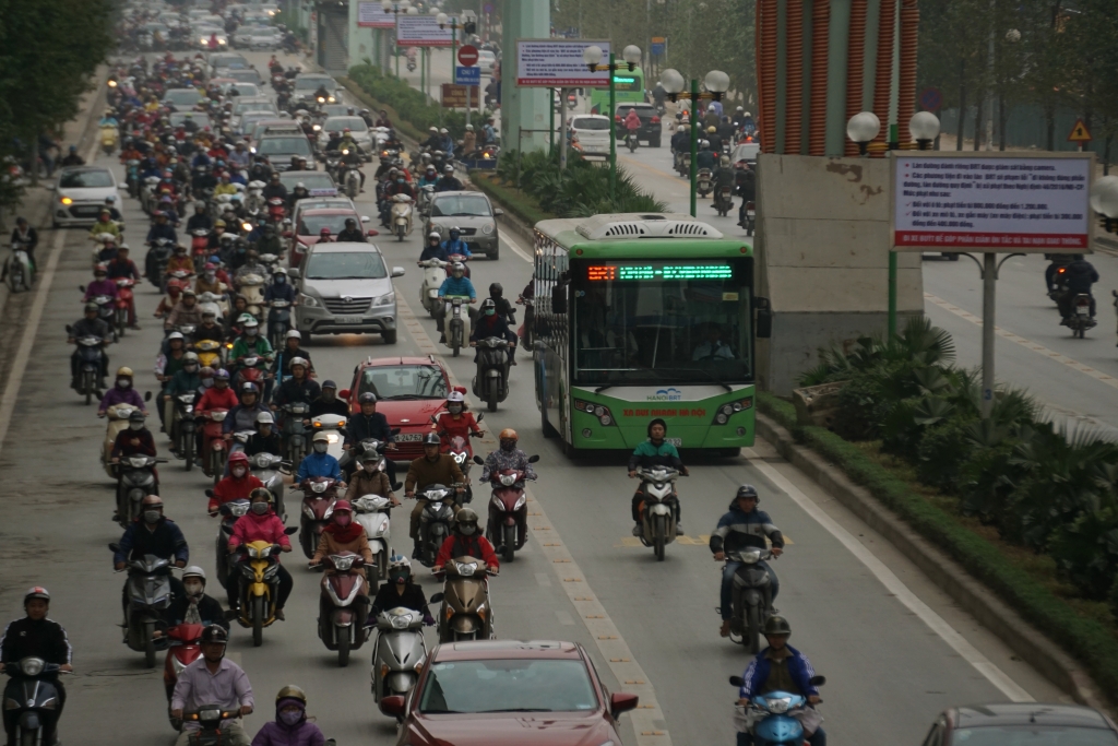 den nguoi ha noi cung phai kho tin nhung hinh anh tren tuyen buyt nhanh brt