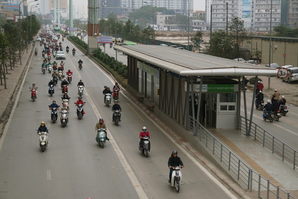 den nguoi ha noi cung phai kho tin nhung hinh anh tren tuyen buyt nhanh brt