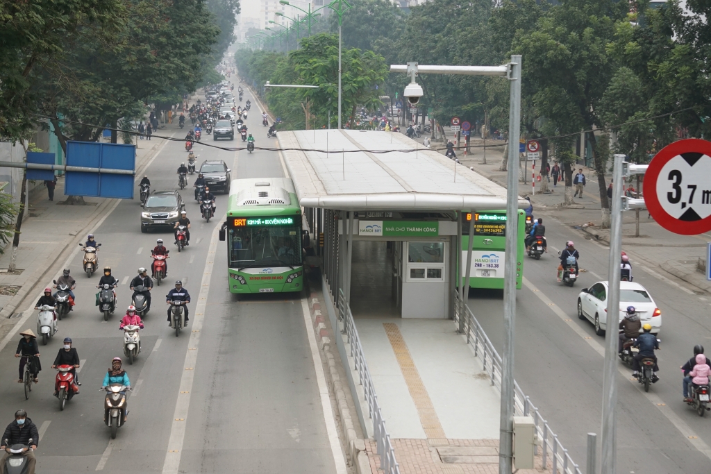 den nguoi ha noi cung phai kho tin nhung hinh anh tren tuyen buyt nhanh brt