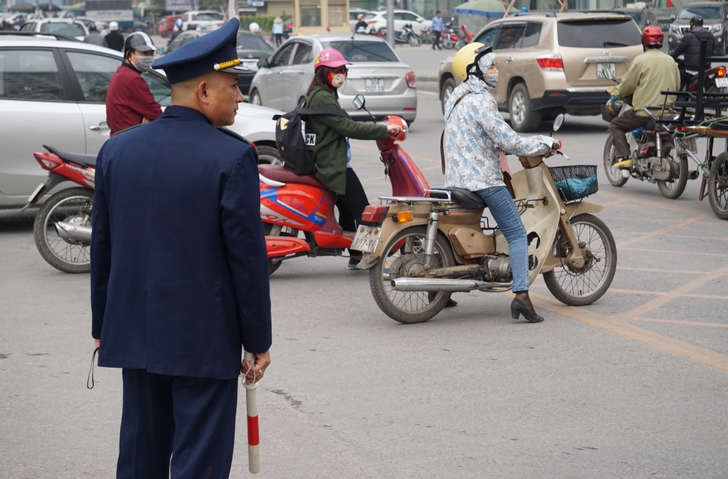 den nguoi ha noi cung phai kho tin nhung hinh anh tren tuyen buyt nhanh brt