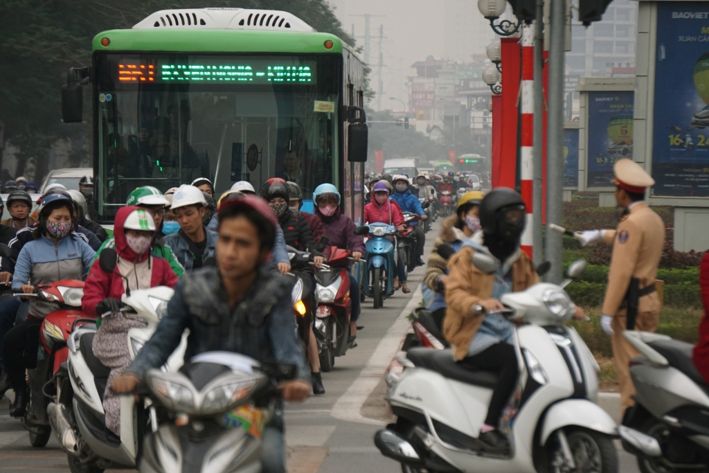 den nguoi ha noi cung phai kho tin nhung hinh anh tren tuyen buyt nhanh brt
