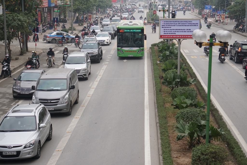 ha noi nen dung buyt nhanh dau tu duong sat do thi
