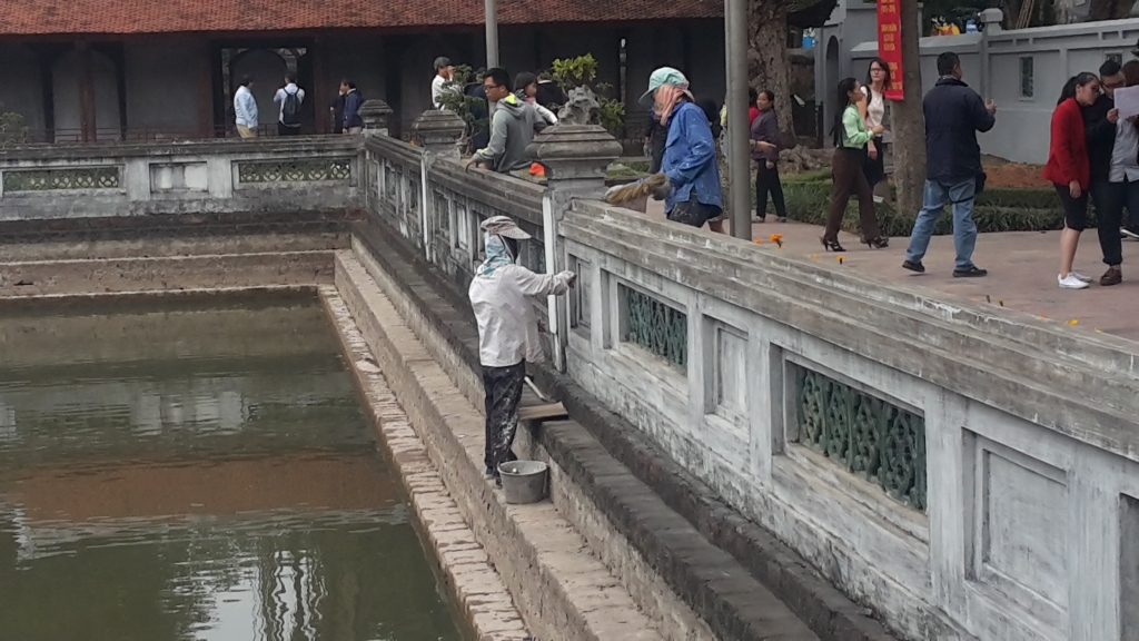 Văn Miếu không 'sơn mới', chỉ quét vôi bảo tồn van mieu khong son moi chi quet voi bao ton