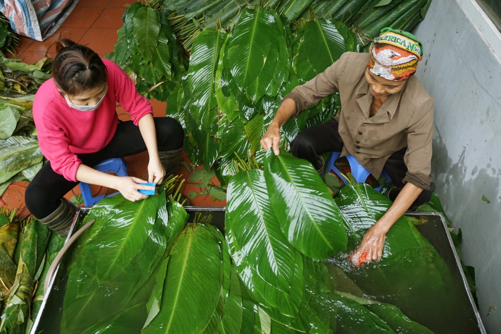 den tham ngoi lang ma moi nha deu goi ca van chiec banh chung dip tet