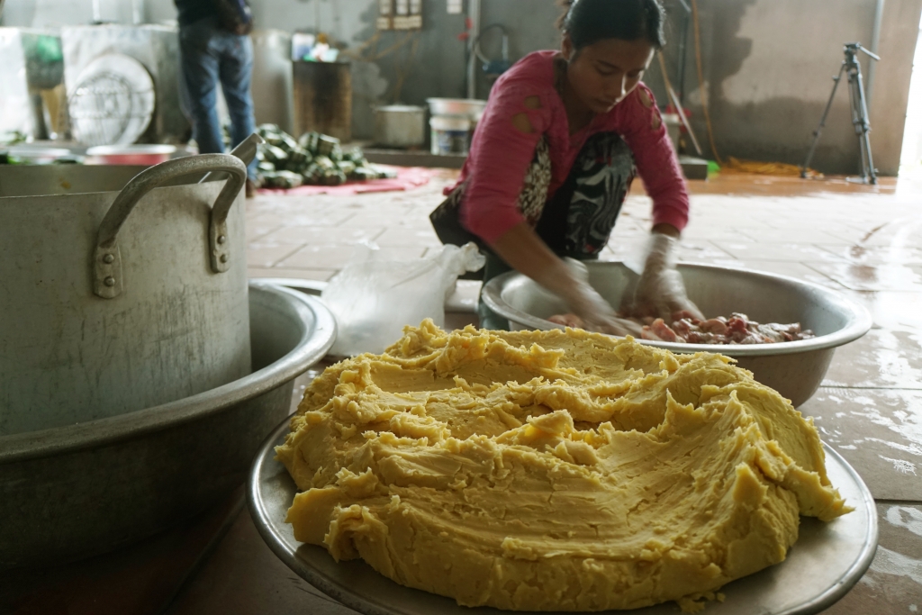 den tham ngoi lang ma moi nha deu goi ca van chiec banh chung dip tet