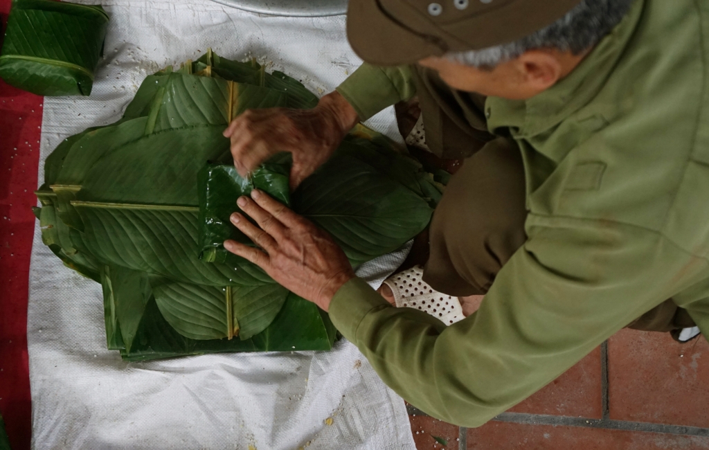 den tham ngoi lang ma moi nha deu goi ca van chiec banh chung dip tet