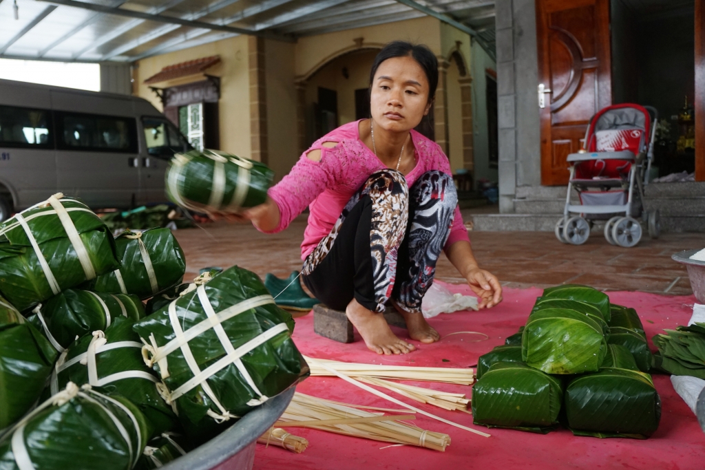 den tham ngoi lang ma moi nha deu goi ca van chiec banh chung dip tet