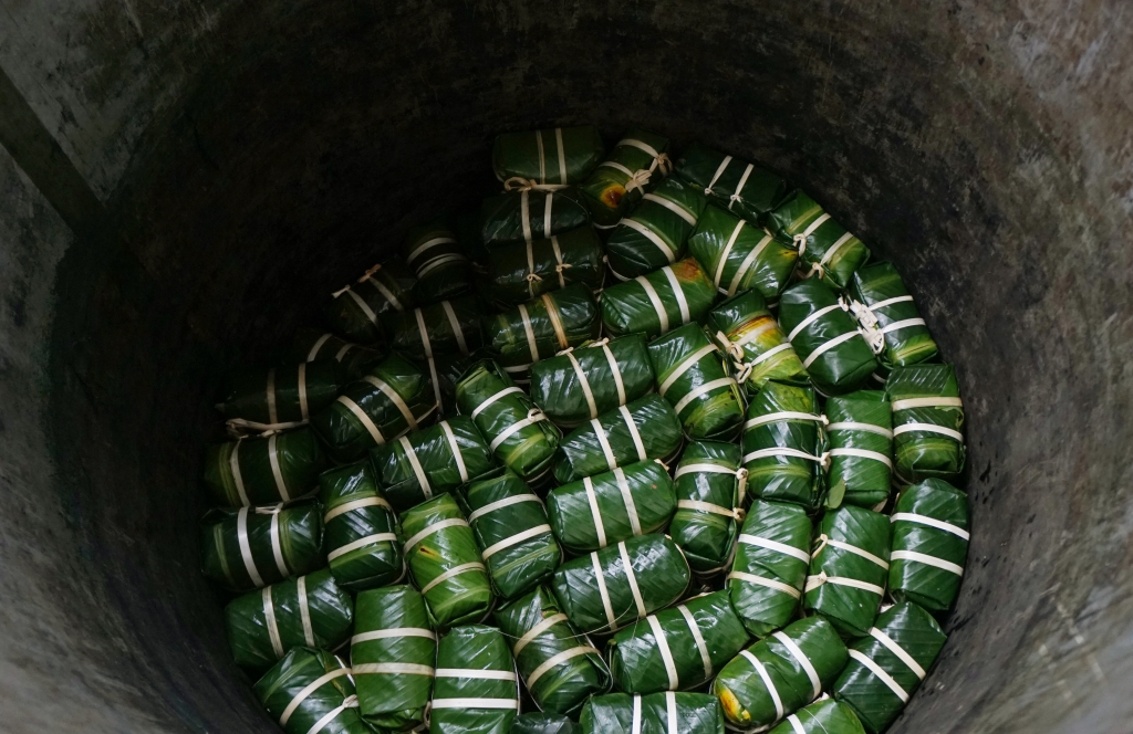 den tham ngoi lang ma moi nha deu goi ca van chiec banh chung dip tet