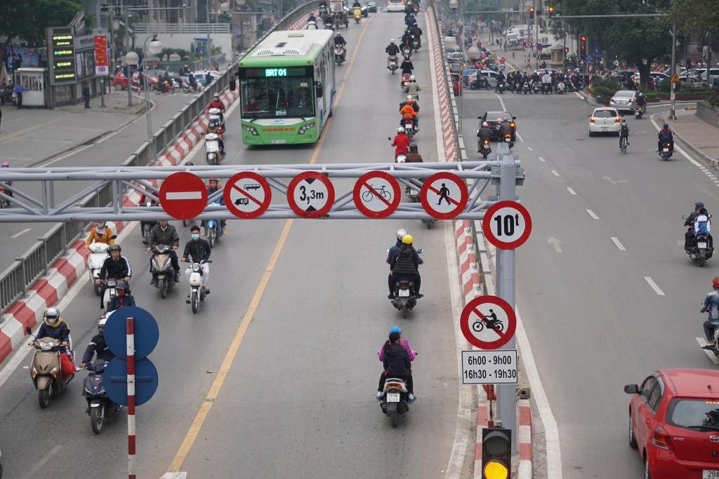 sau tet co the cho phep mot so hang taxi chay tren tuyen buyt nhanh brt
