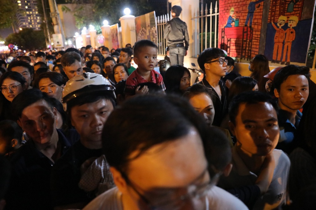 nguoi sai gon ngu gat giua dong xe ket cung 1h sang 1 1