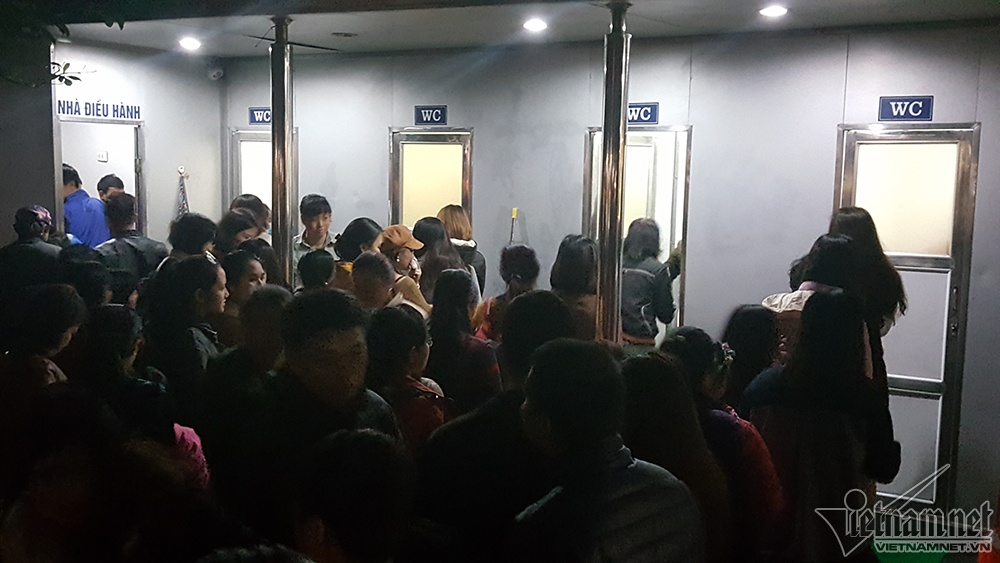 vat veo tren cay leo noc nha ve sinh don giao thua