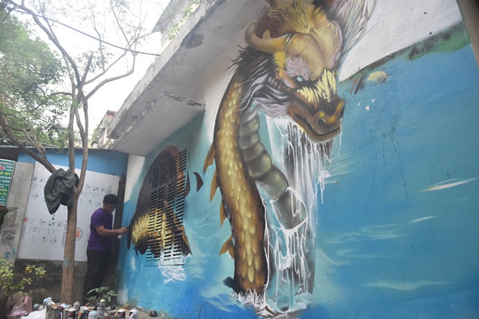 ha noi tau dien leng keng bat ngo tai hien trong khu tap the cu