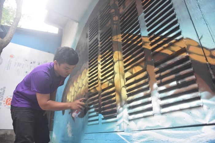 ha noi tau dien leng keng bat ngo tai hien trong khu tap the cu