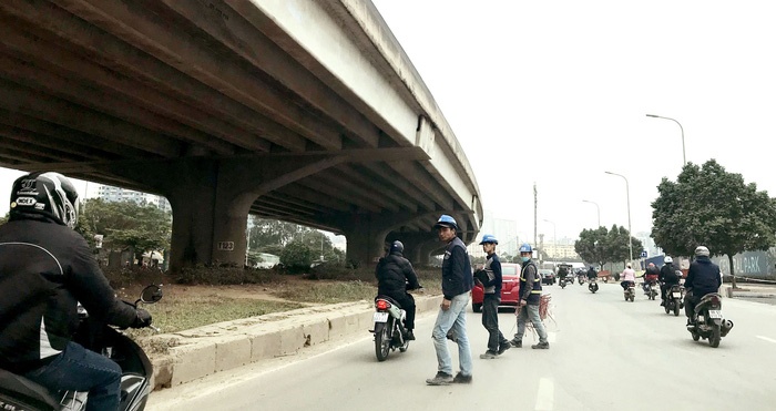 co cau vuot van bang qua duong phat khong xue