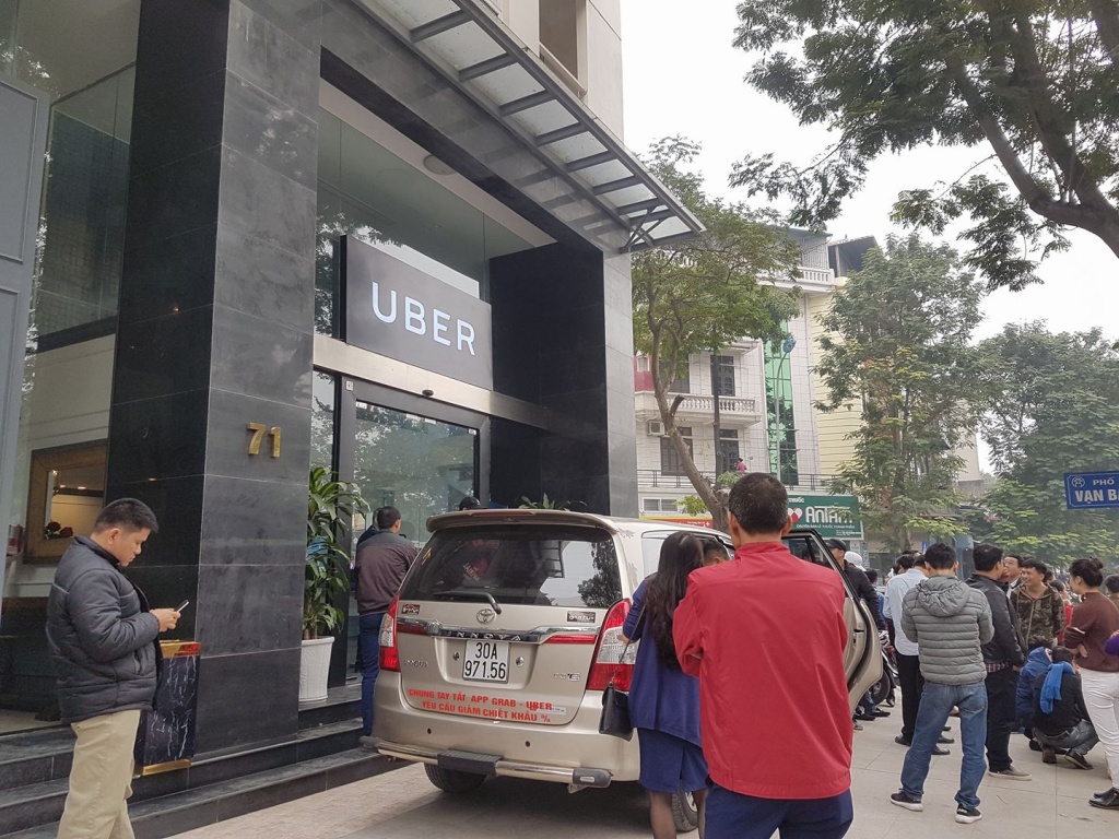 tai xe chan cua doi giam chiet khau uber viet nam noi se tiep tuc lang nghe