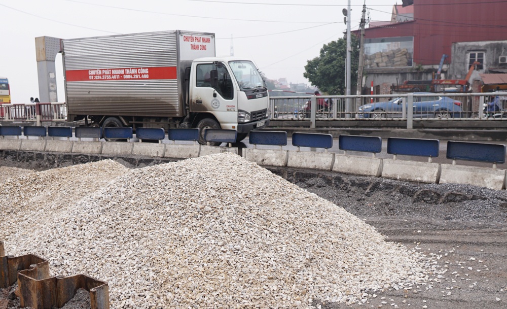 Mố cầu Đuống và nhiều nhà ven sông nứt toác: Sau 3 tháng mới bắt đầu được xử lý mo cau duong va nhieu nha ven song nut toac sau 3 thang moi bat dau duoc xu ly