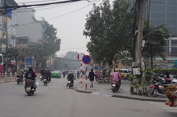 so gtvt ha noi bat ngo bit hang loat bien bao cam o to tren pho