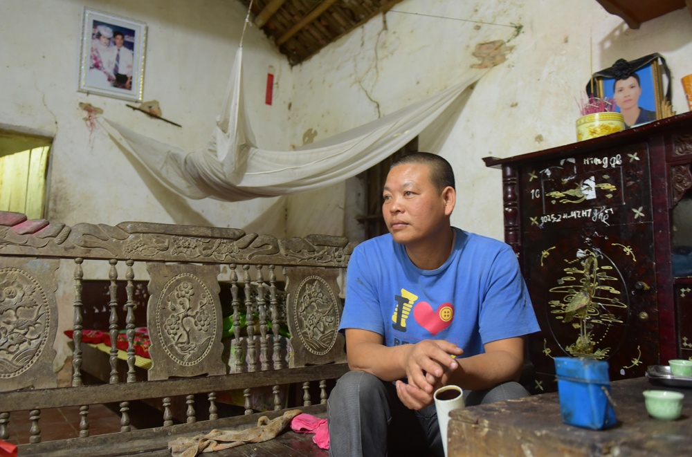 vo mat khi dang mang thai con thu 9 ong bo mot minh nuoi 8 dua con duoi mai nha cu nat