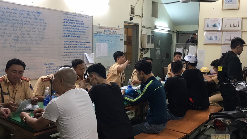 hang tram xe may di bao bi canh sat bat giu