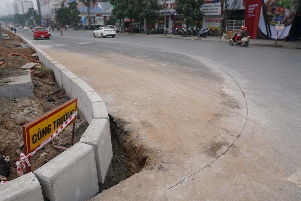 ha noi duong nguyen chi thanh sap hoan thanh xen dai phan cach