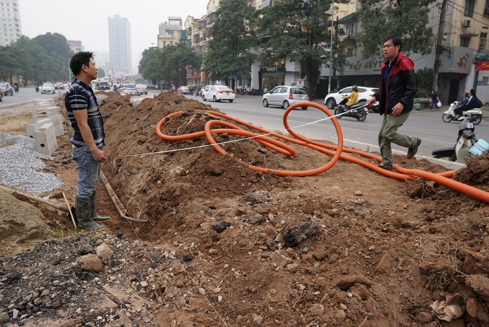 ha noi duong nguyen chi thanh sap hoan thanh xen dai phan cach