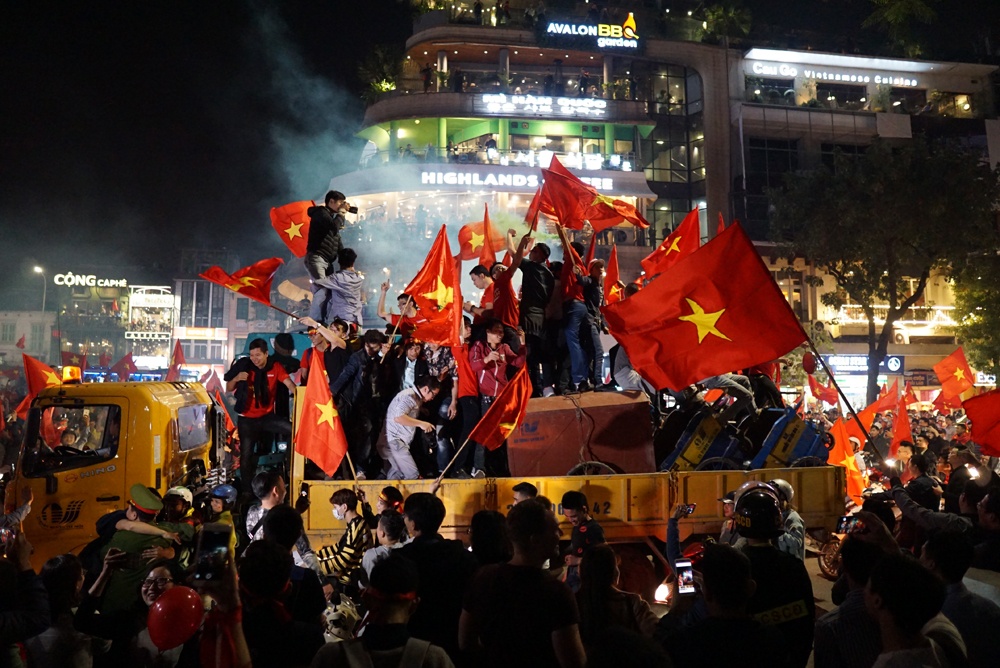 u23 viet nam chien thang csgt ha noi ung truc xuyen dem