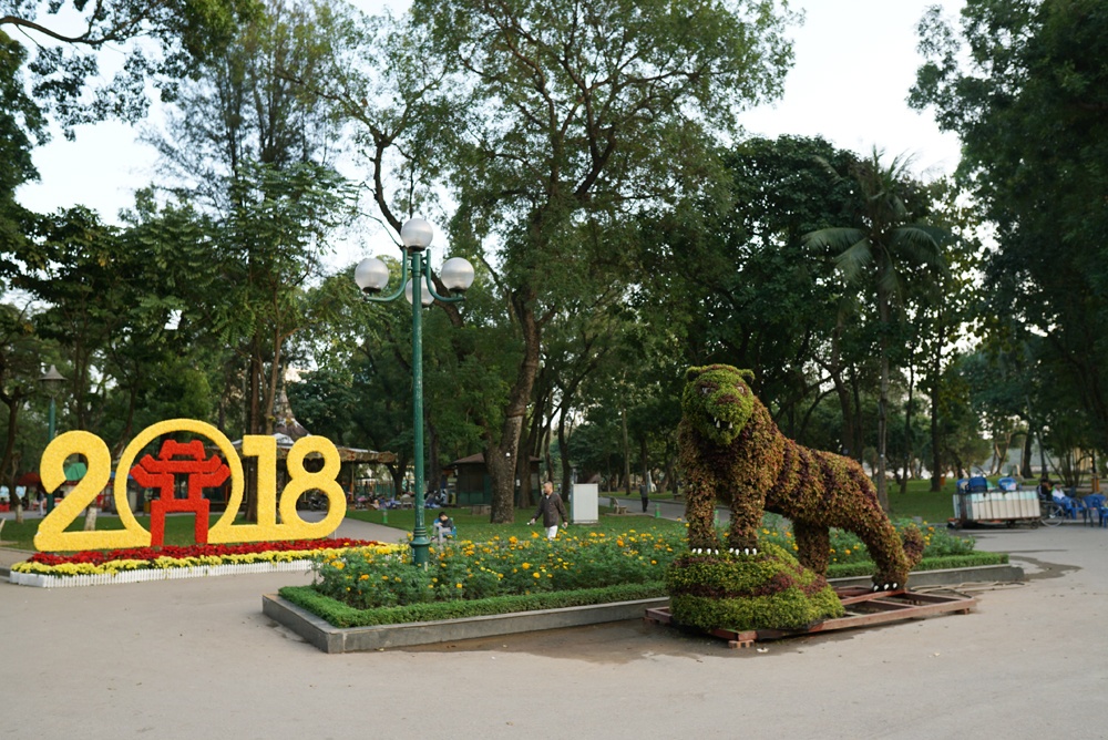 ngam 12 con giap lam bang cay hoa don tet mau tuat o ha noi