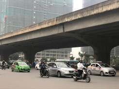 4 năm vẫn loay hoay quản Uber, Grab