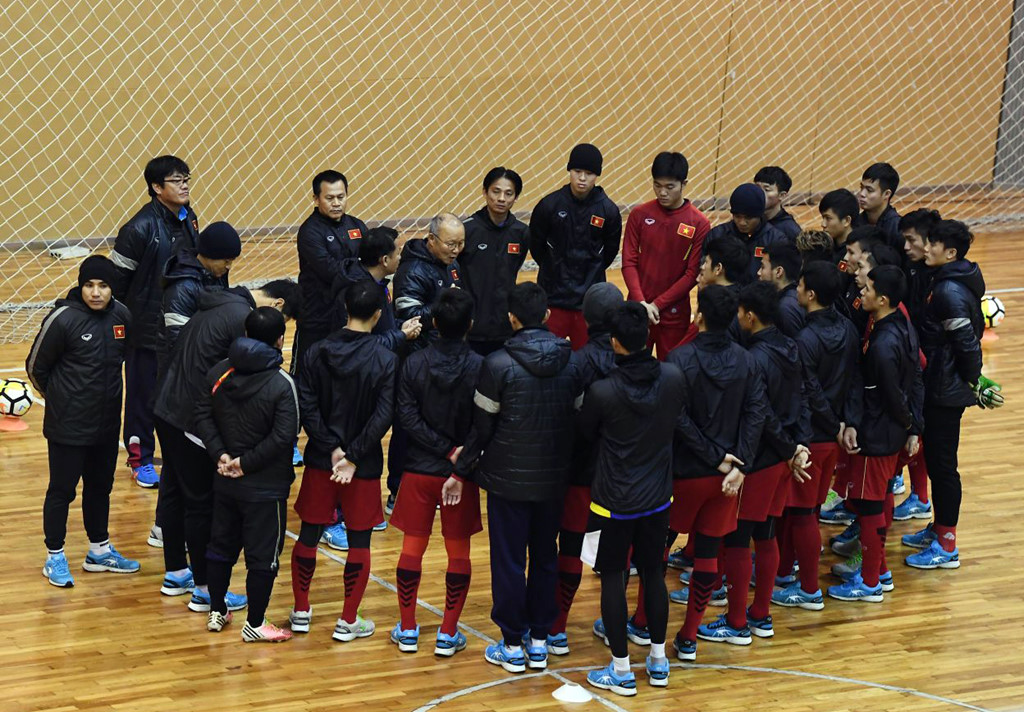 u23 uzbekistan hao hung tap duoi tuyet viet nam ren quan trong nha