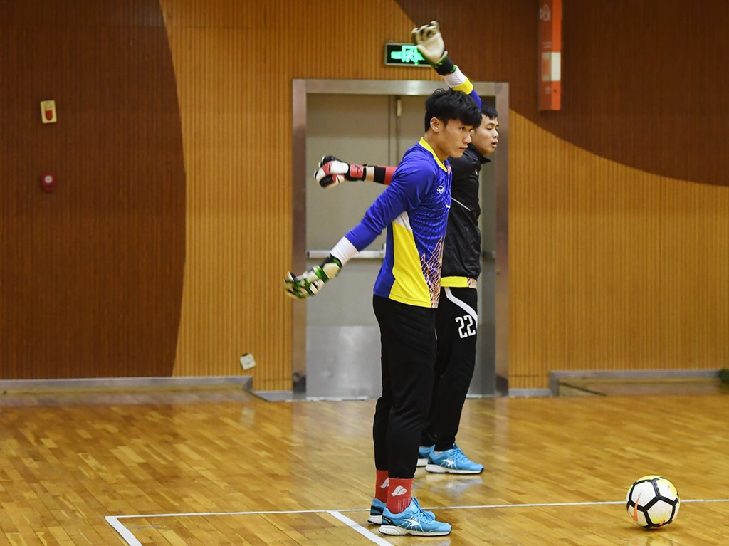u23 uzbekistan hao hung tap duoi tuyet viet nam ren quan trong nha