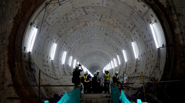 Cận cảnh bên trong đường hầm tuyến Metro đầu tiên của TPHCM can canh ben trong duong ham tuyen metro dau tien cua tphcm