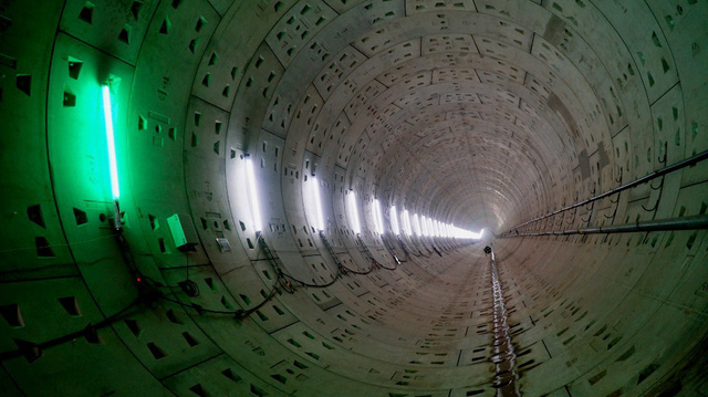 Cận cảnh bên trong đường hầm tuyến Metro đầu tiên của TPHCM can canh ben trong duong ham tuyen metro dau tien cua tphcm
