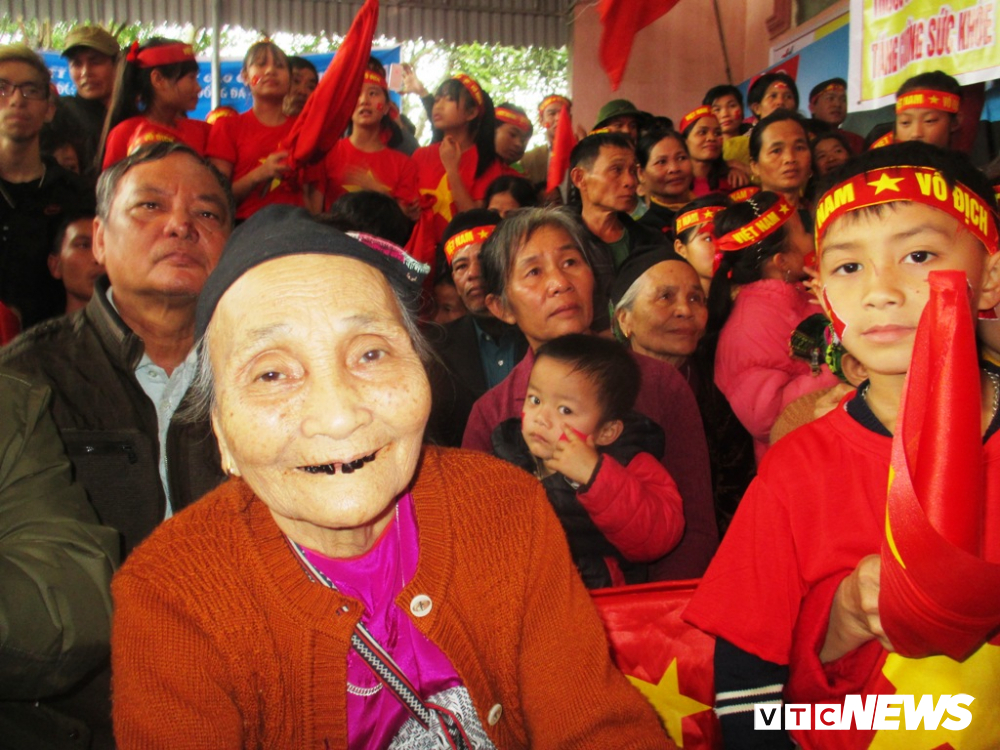 ca lang hat mung sinh nhat thu mon tien dung sau tran chung ket