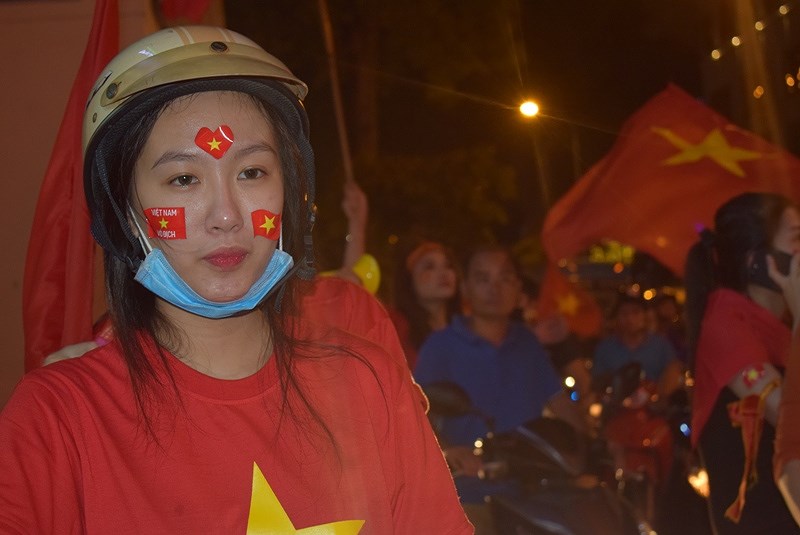 bi dung xe van cuoi vi nguoi dung ho viet nam vo dich