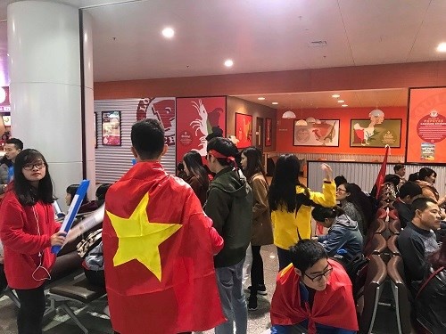 hang ngan cdv co mat o san bay noi bai don u23 viet nam ve nuoc