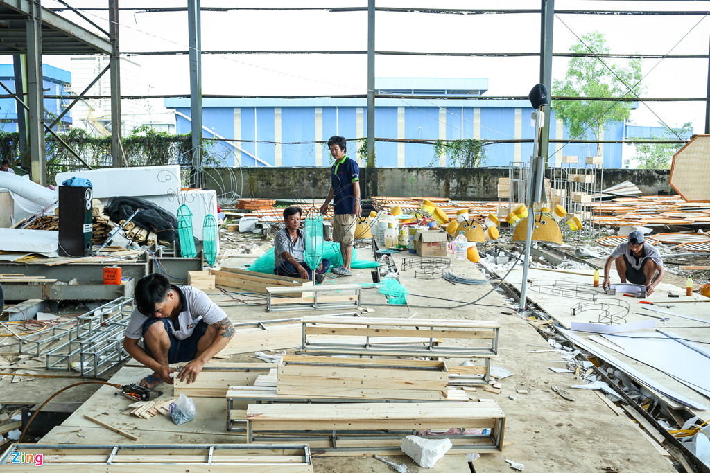 ben trong xuong thi cong duong hoa nguyen hue o sa dec